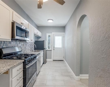 320 W Canty Street - Photo Thumbnail 7
