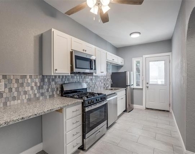 320 W Canty Street - Photo Thumbnail 5