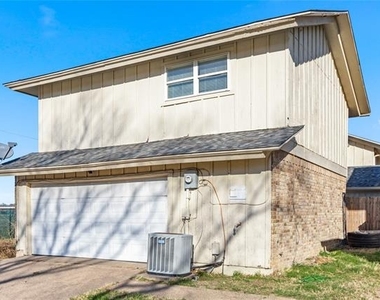 2200 Seville Court - Photo Thumbnail 24