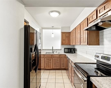2200 Seville Court - Photo Thumbnail 12