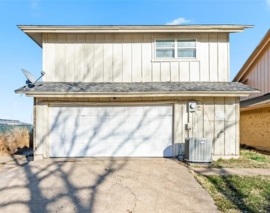 2200 Seville Court - Photo Thumbnail 23