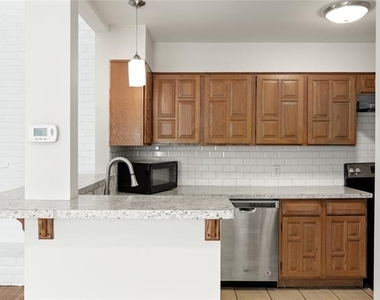 2200 Seville Court - Photo Thumbnail 10