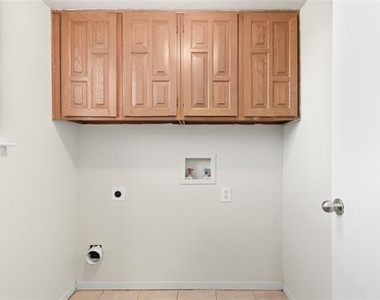 2200 Seville Court - Photo Thumbnail 22
