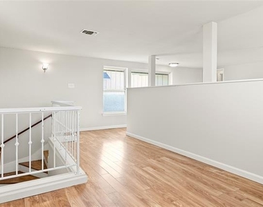 2200 Seville Court - Photo Thumbnail 13