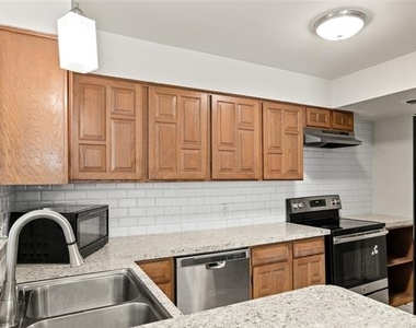 2200 Seville Court - Photo Thumbnail 11