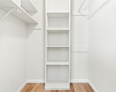 2200 Seville Court - Photo Thumbnail 20
