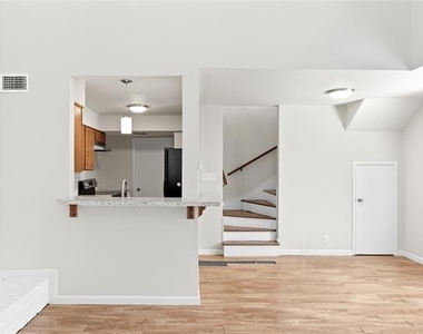 2200 Seville Court - Photo Thumbnail 8