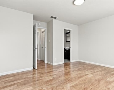 2200 Seville Court - Photo Thumbnail 17
