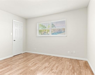 2200 Seville Court - Photo Thumbnail 21