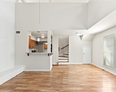 2200 Seville Court - Photo Thumbnail 7