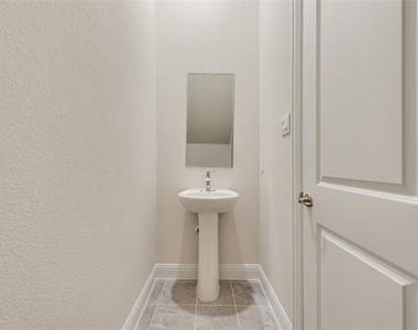 4526 Mona Lisa Lane - Photo Thumbnail 7