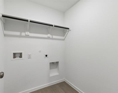 216 Asterwood Lane - Photo Thumbnail 9