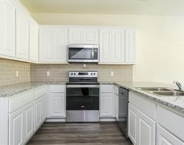 690 Union Street - Photo Thumbnail 3