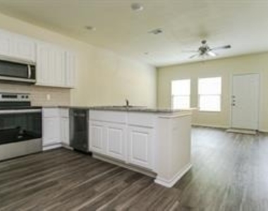 690 Union Street - Photo Thumbnail 4