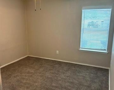2001 Wesley Drive - Photo Thumbnail 5