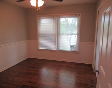 106 S Clark Street - Photo Thumbnail 11