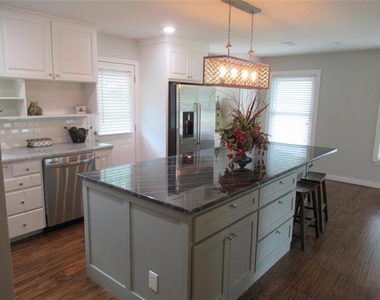 106 S Clark Street - Photo Thumbnail 3