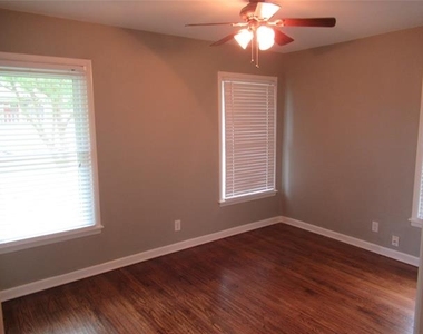 106 S Clark Street - Photo Thumbnail 6