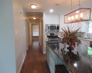 106 S Clark Street - Photo Thumbnail 1