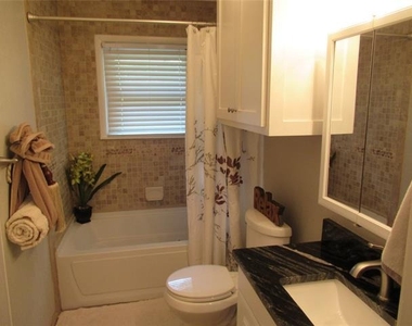 106 S Clark Street - Photo Thumbnail 10