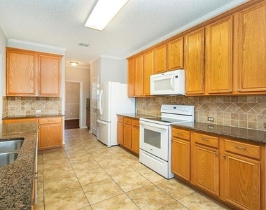 406 Leameadow Drive - Photo Thumbnail 5