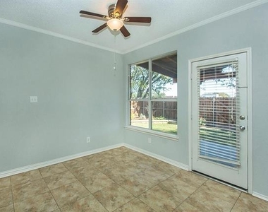 406 Leameadow Drive - Photo Thumbnail 7