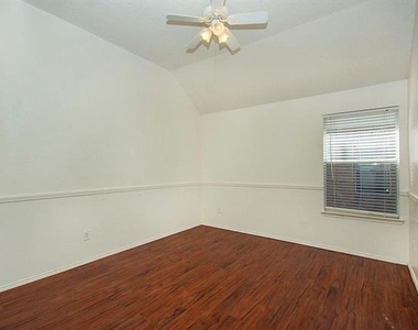 406 Leameadow Drive - Photo Thumbnail 15