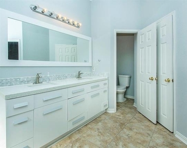 406 Leameadow Drive - Photo Thumbnail 11