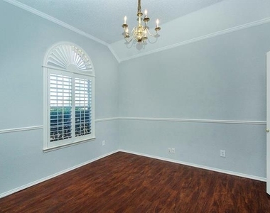 406 Leameadow Drive - Photo Thumbnail 4