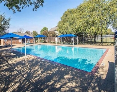 406 Leameadow Drive - Photo Thumbnail 23
