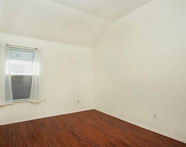 406 Leameadow Drive - Photo Thumbnail 16