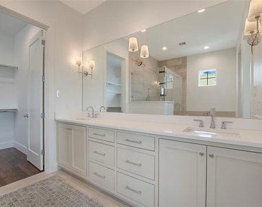 1031 Mobile Street - Photo Thumbnail 14
