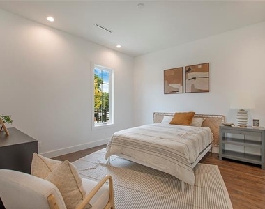 1031 Mobile Street - Photo Thumbnail 19