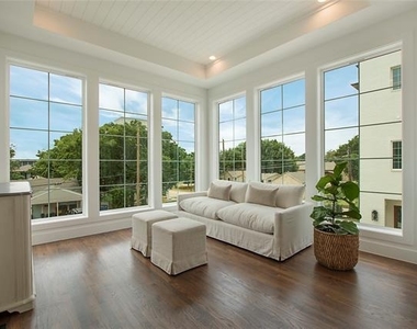 1031 Mobile Street - Photo Thumbnail 9