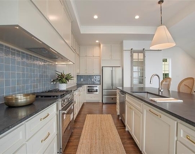 1031 Mobile Street - Photo Thumbnail 4