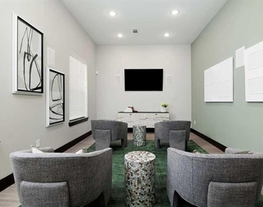2551 N Guadalupe Street - Photo Thumbnail 13