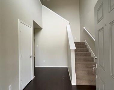 3509 Apple Valley Way - Photo Thumbnail 2