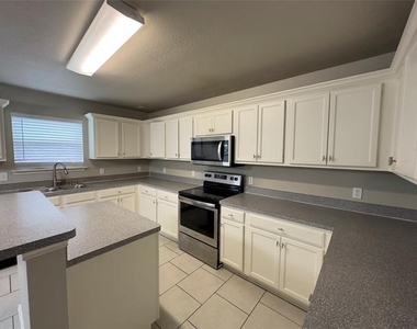 3509 Apple Valley Way - Photo Thumbnail 5
