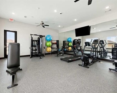 2551 N Guadalupe Street - Photo Thumbnail 16