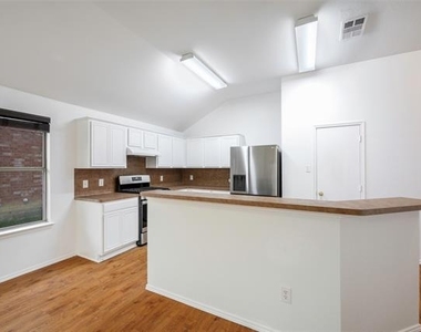 1001 Campbell Drive - Photo Thumbnail 3