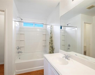 1001 Campbell Drive - Photo Thumbnail 7