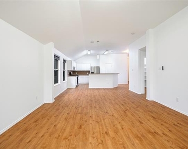 1001 Campbell Drive - Photo Thumbnail 5