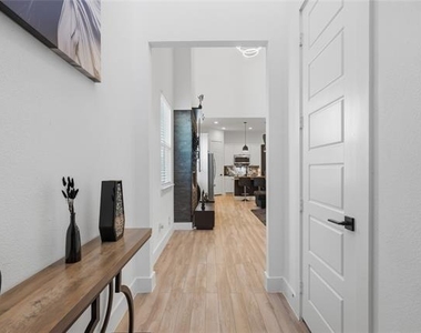 3316 Nomas Street - Photo Thumbnail 2