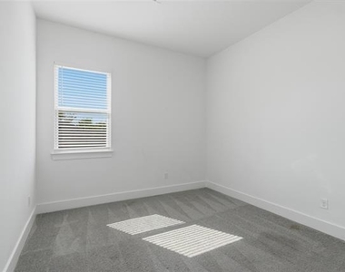 3316 Nomas Street - Photo Thumbnail 21