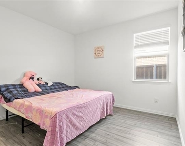 3505 Riverside Drive - Photo Thumbnail 10