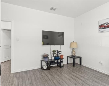 3505 Riverside Drive - Photo Thumbnail 15