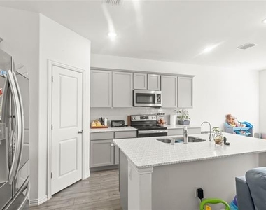 3505 Riverside Drive - Photo Thumbnail 7