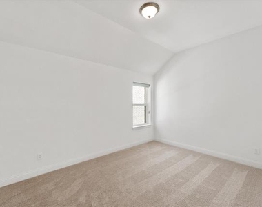 1549 Pirene Alley - Photo Thumbnail 24