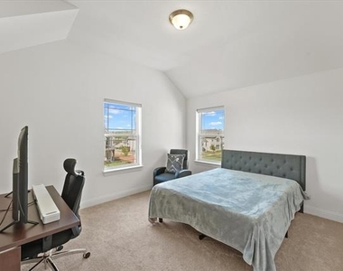 1549 Pirene Alley - Photo Thumbnail 19