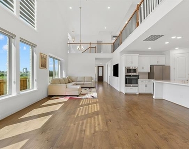 1549 Pirene Alley - Photo Thumbnail 4
